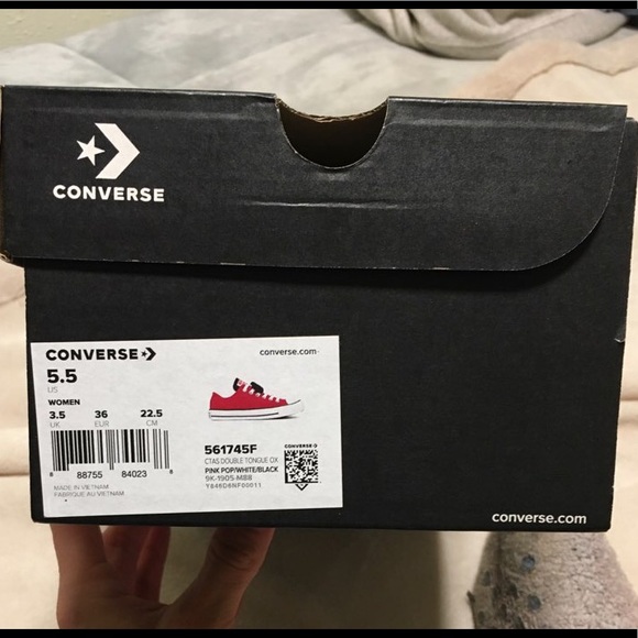 BRAND NEW Hot Pink Converse 💕 - Picture 4 of 8